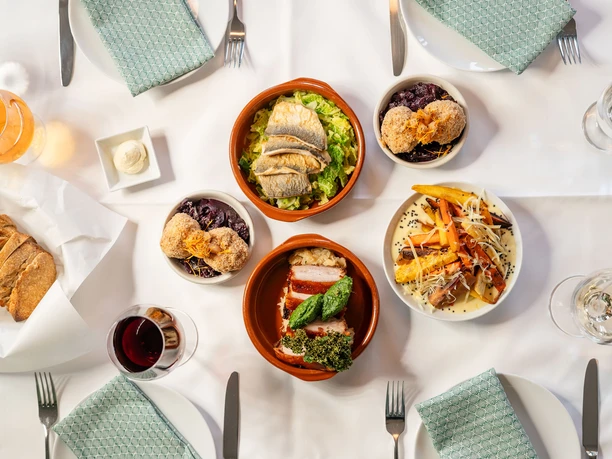 Prepare Christmas snacks and Christmas cookies yourself