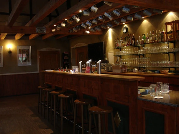 Thekenansicht im Wirtshaus zum Grünen See