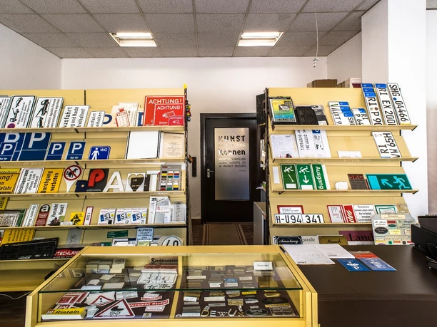 Innenansicht von Schilder aller Art