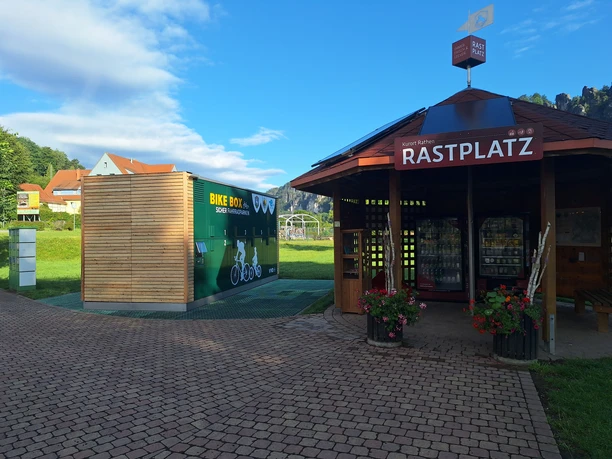 Fahrradbox Kurort Rathen Fahrradbox mit 16 Stellplätzen neben dem Rastplatz in Kurort Rathen