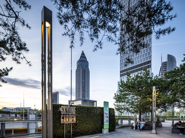 Skyline Garden - Außenansicht Skyline Garden am Skyline Plaza mit Blick auf Frankfurts Hochhäuser.