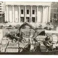 200 Jahre Theater Aachen_Baustelle auf dem Theaterplatz 1978 (c) Manfred Kistermann.jpg Schwarz-weiß Bild von einer Baustelle vor dem Theater Aachen.