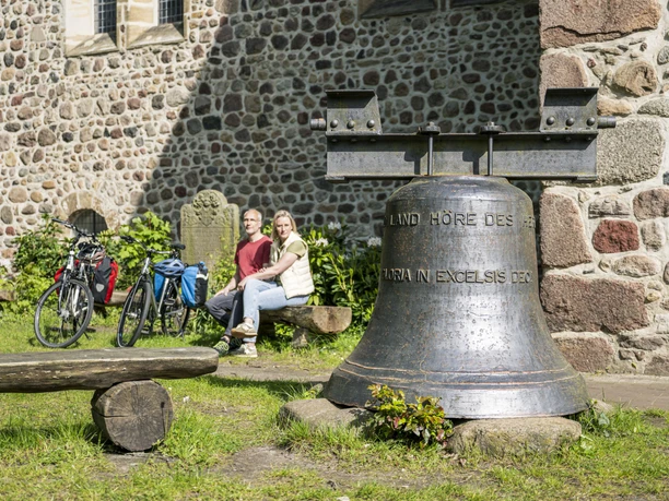 Kloster Zeven Cyklist ved siden af klokken foran Zeven Abbey