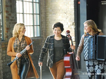 2026_04_26_Trio Abandono-1.jpg