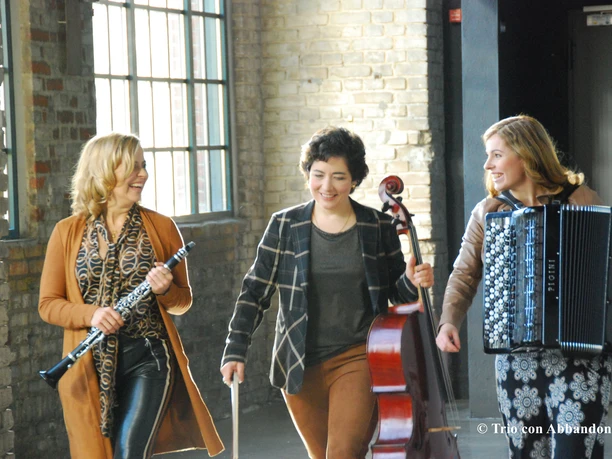 2026_04_26_Trio Abandono-1.jpg