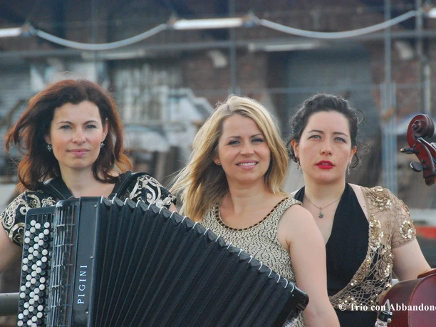 2026_04_26_Trio Abandono-2.jpg