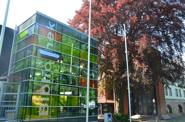 Eingang Stadtbibliothek Salzgitter-Bad.JPG