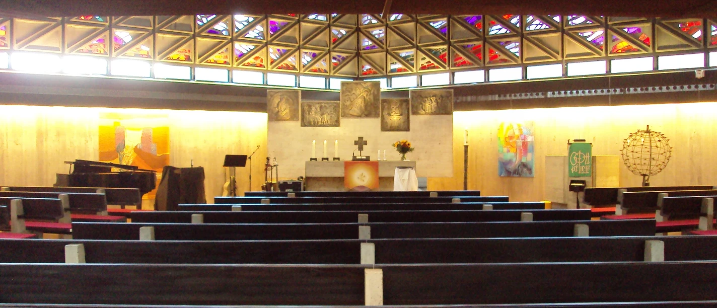 Innenraum Kirche Heilige Dreifaltigkeit Salzgitter-Bad.JPG