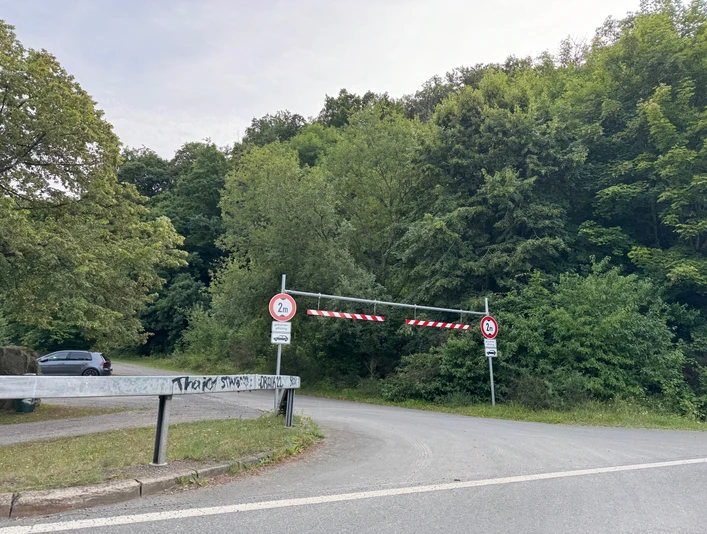 Parkplatz Mellbach.jpg