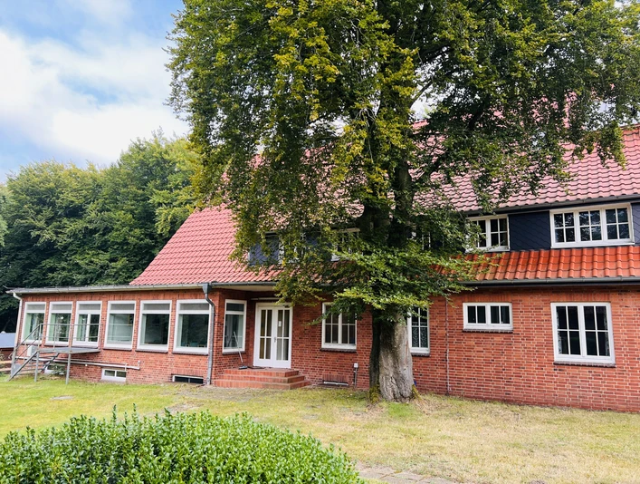 BBU mbH - Haupthaus hinten.jpeg