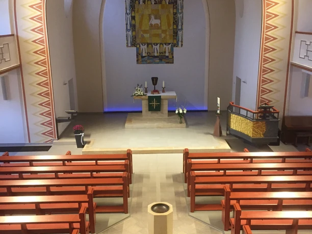 Christus-und Kreuz Kircheng. Noh.jpg
