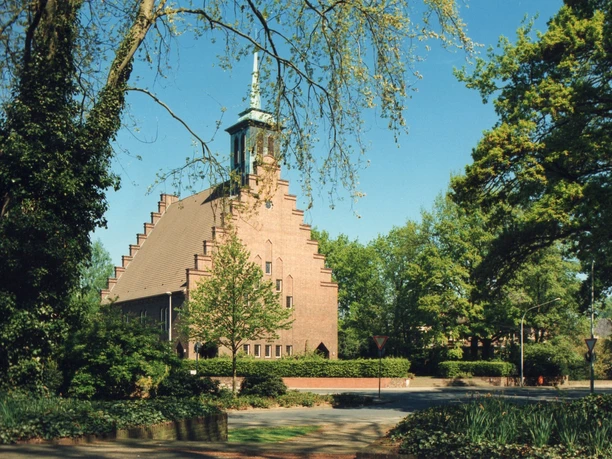 Christus-und Kreuz Kircheng. Noh.jpg