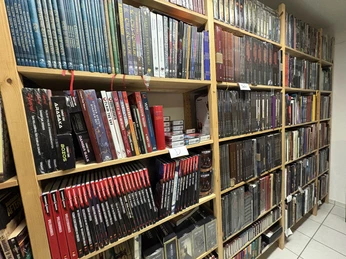 Role-playing games on shelves at Brave New World Rollenspiele in Regalen im Brave New WorldRole-playing games on shelves at Brave New World