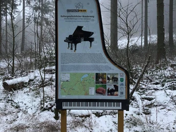 Informationsschild auf dem Steinway-Trail