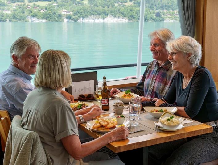 genusstour-brienzersee-2025-interlaken-Menschen-Essen-Schiff-Wasser-Gesselligkeit8.jpg