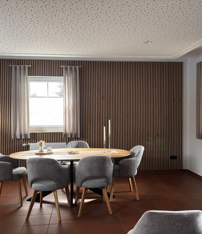 Im Trauzimmer gleich nebenan geben sich Paare das Ja-Wort