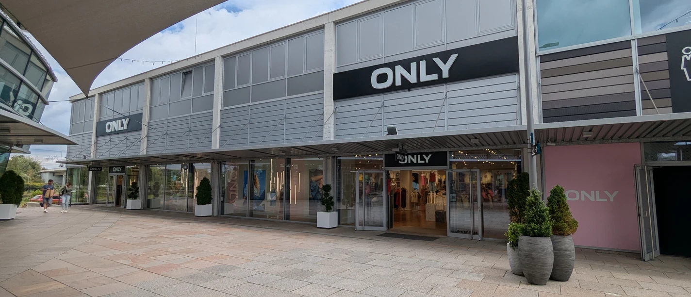 ONLY - Outlet Store Außenansicht des ONLY Outlet Store in den Designer Outlets Wolfsburg