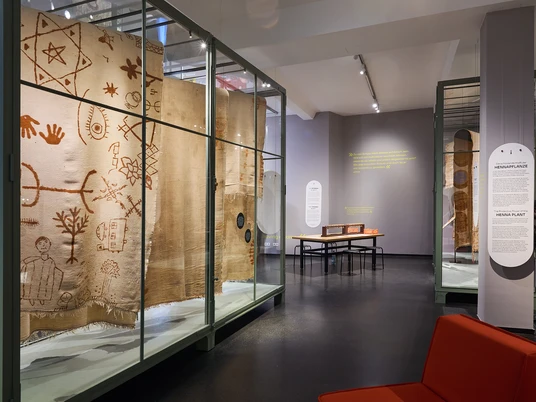 Ausstellung SCHUTZ Foto Tom Dachs.jpg