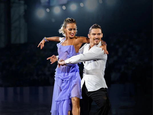 Adventsgala-Tanzpaar.jpg Weltmeisterpaar Tanz in Auftrittskleidung