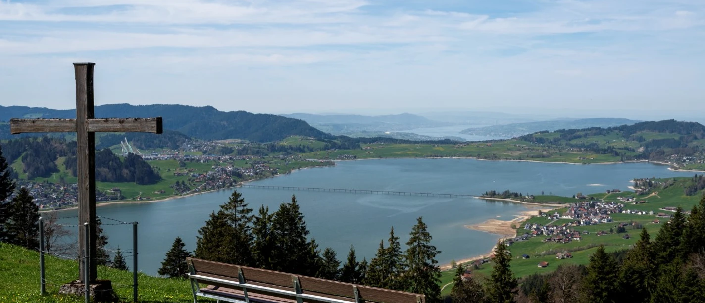 Blick oberhalb Euthal über den Sihlsee zum Etzel und Zürichsee