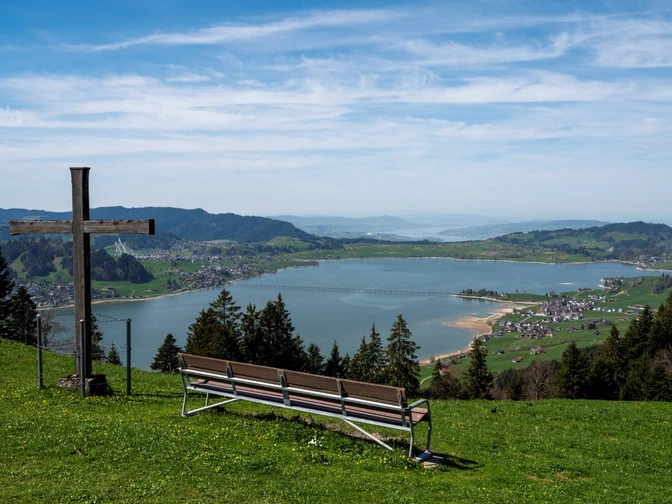 Blick oberhalb Euthal über den Sihlsee zum Etzel und Zürichsee