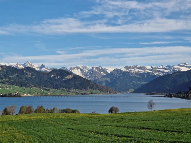Blick über den Sihlsee Richtung Süden in die Sihltaler Berge