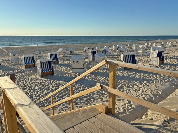 Strandtreppe am Strand Nordhedig