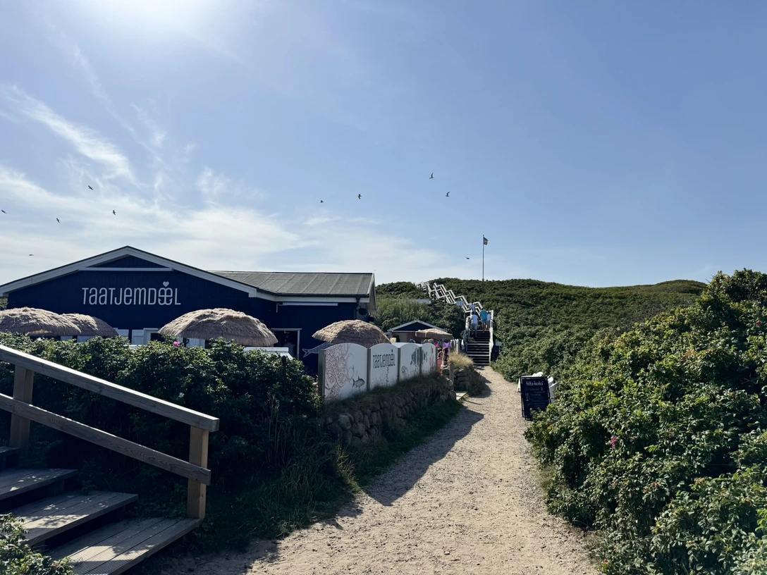 Strandübergang Tatjem Deel mit Restaurant