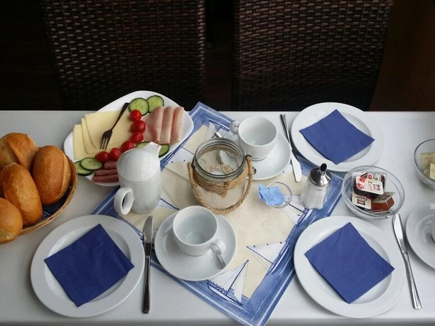 Frühstück auf der MS Stadt Aurich.JPG