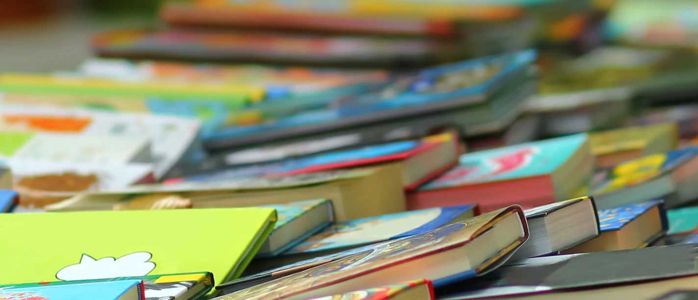 Bücherflohmarkt.jpg Bücherflohmarkt.jpg