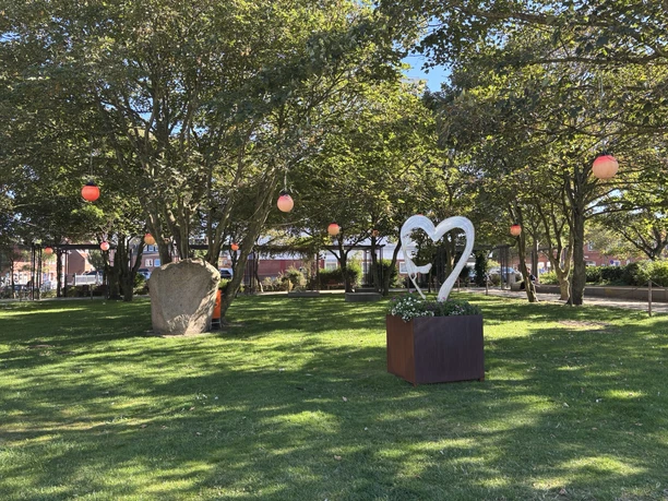 Rathauspark im Sommer auf Sylt