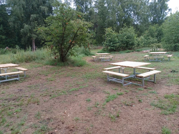Picknickbänke Bienenpfad Groß Oesingen.jpg Picknickbänke Bienenpfad Groß Oesingen
