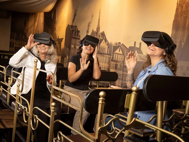 3 Generationen mit VR-Brille