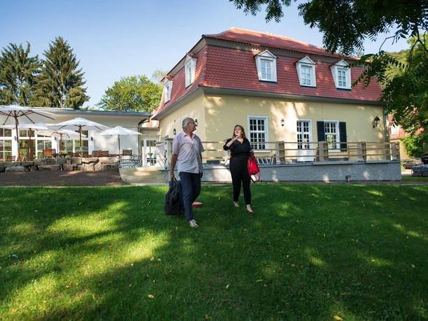 Trottenpark vor dem Café Stiftung Adam von Trott