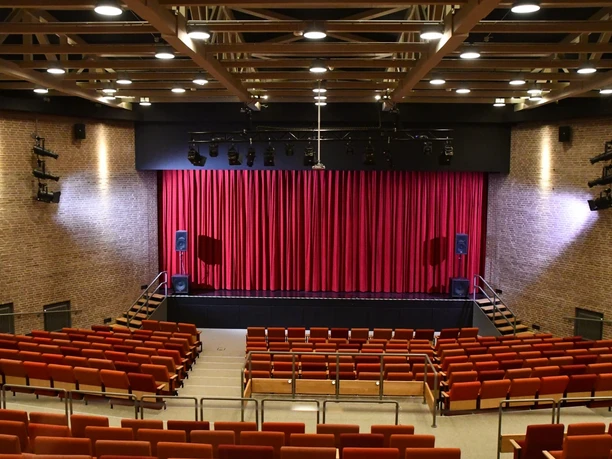 EMAG-Aula 1 Foto Heiko Cludius.jpg