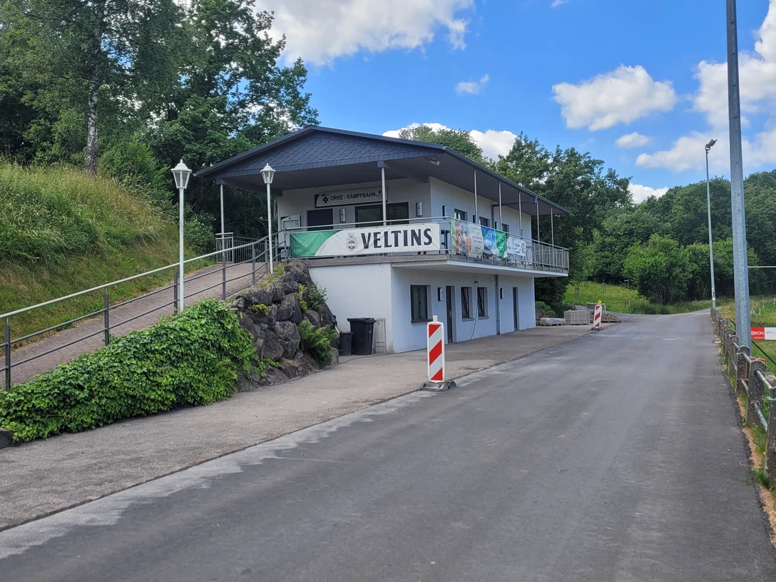 Sportlerheim in Münden Sportlerheim in Münden, direkt vorm Fußballplatz