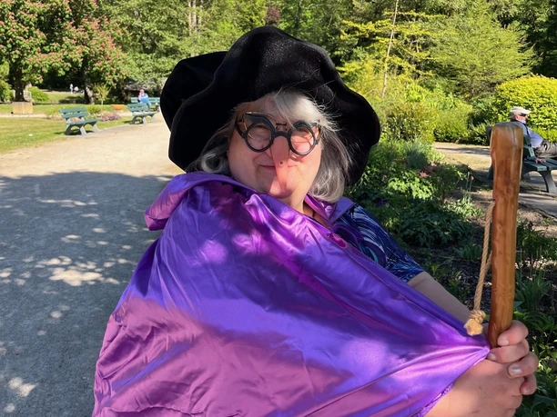 Lyria, die Vorlese-Hexe 2.1.jpg