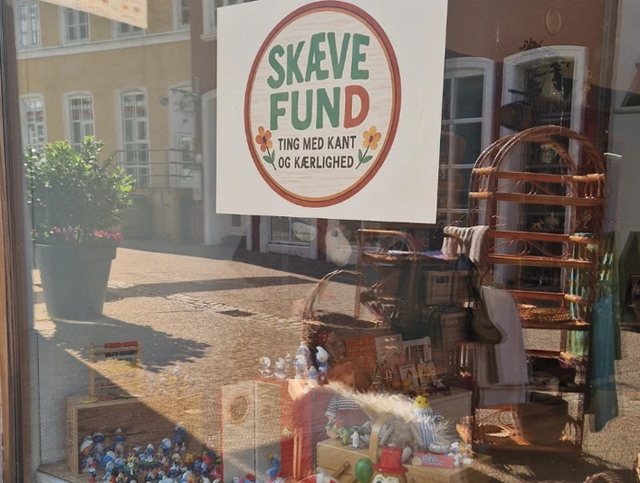 Skæve fund 1
