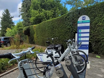 RMV flux Mobilitätsstation Hattsteiner Allee