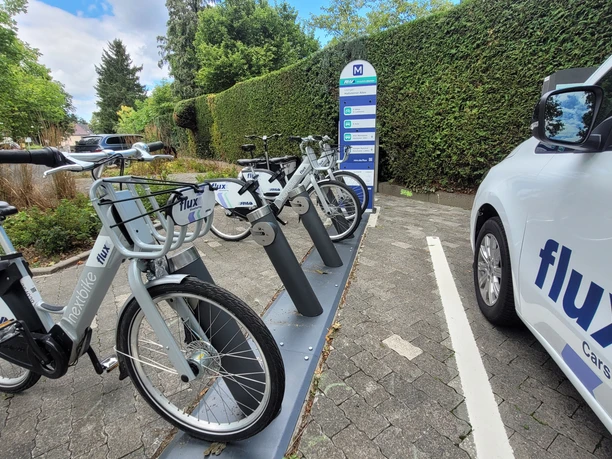 RMV flux Mobilitätsstation Hattsteiner Allee