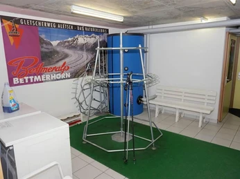 Skiraum und Waschmaschine