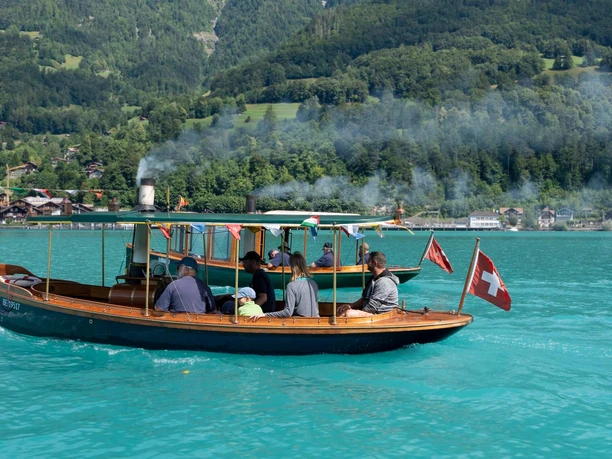 brienzer-dampfbootverein-unterwegs-brienzersee.jpg