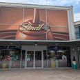 Außenansicht des LINDT Outlet Store in den Designer Outlets Wolfsburg
