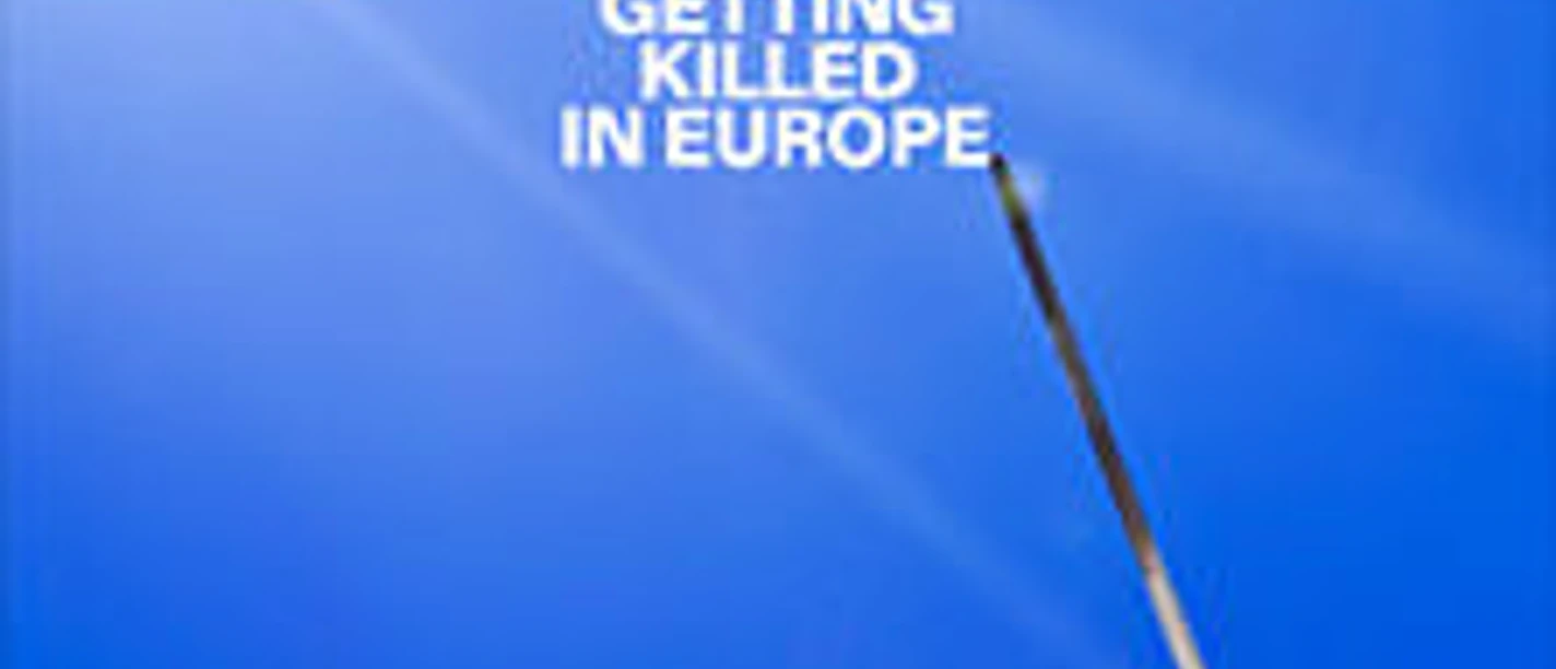 Blauer Himmel mit großem GEESE-Titel und Person, die eine lange Stange nach oben streckt