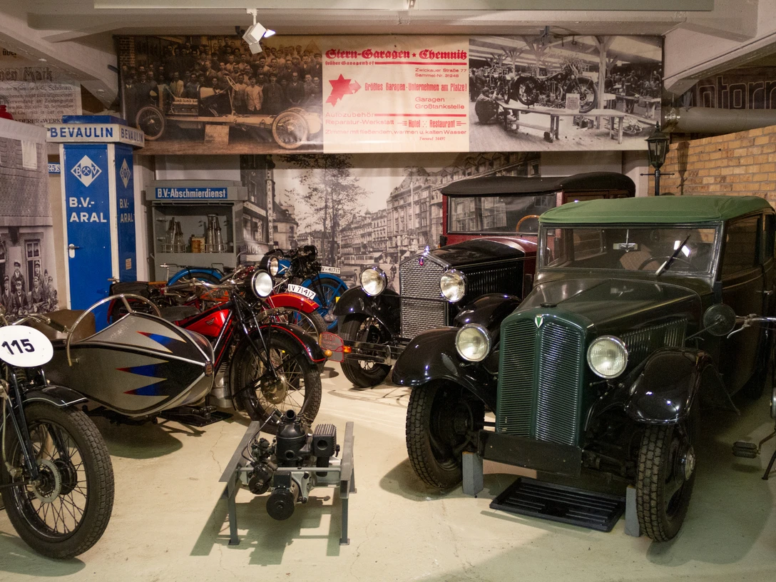CC BY Fahrzeugmuseum Chemnitz_Ausstellung.JPG