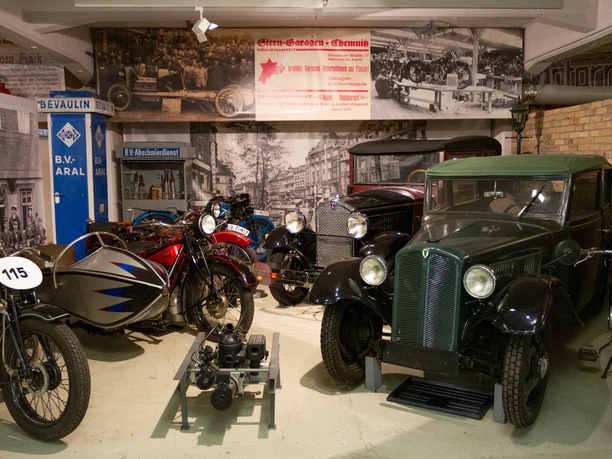 CC BY Fahrzeugmuseum Chemnitz_Ausstellung.JPG