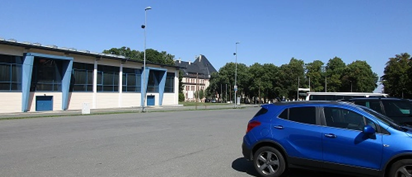 Parkplatz Jahnplatz nahe Sportanlagen Falkenstein