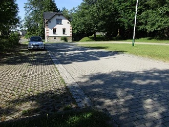 Parkplatz Trieb am Jugend und Seniorenhaus