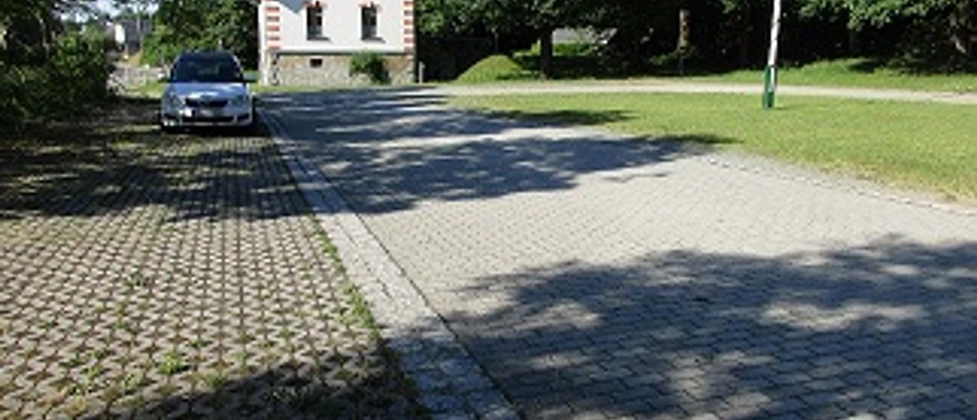 Parkplatz Trieb am Jugend und Seniorenhaus