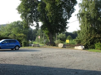 Parkplatz an der Dorfstube Trieb Schönau